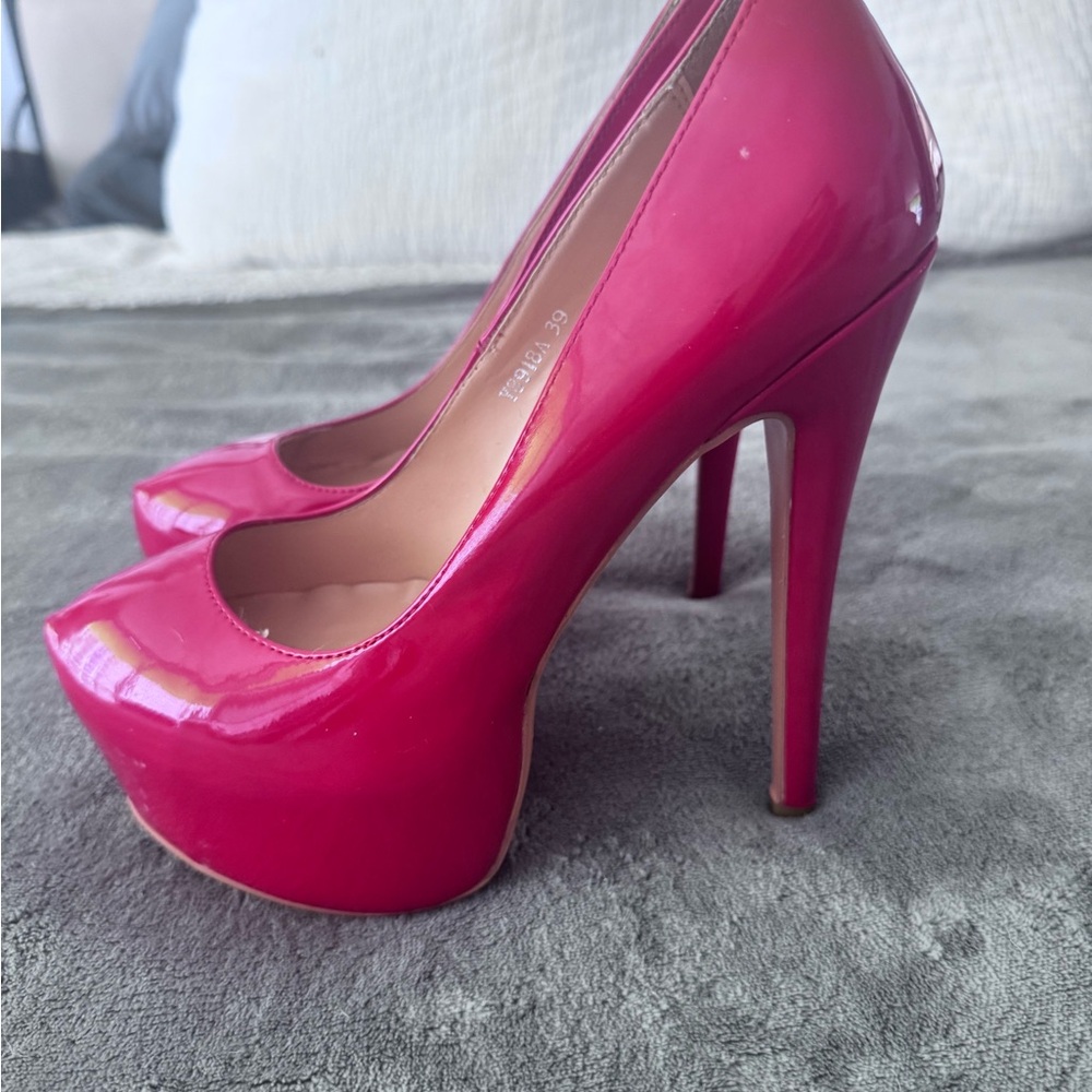 Elegant Red High Heel Pumps - Picture 5 of 10